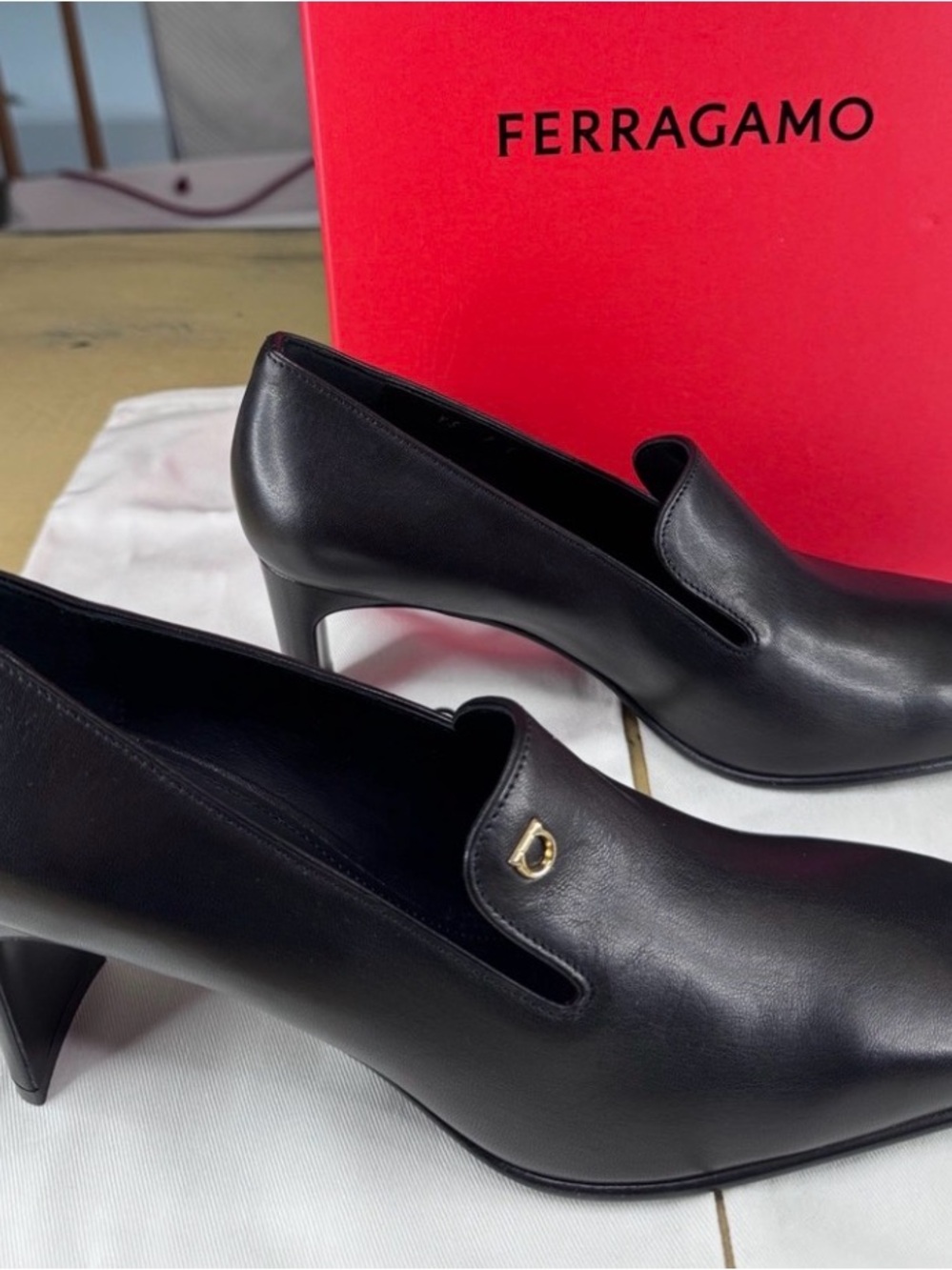 FERAGAMO Carmelita Black Leather Loafers